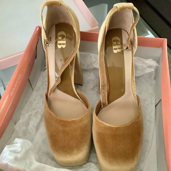 Gianna Bini GB Velvet Mustard/Gold Platform Heel Shoes Size 10 - Picture 7 of 10